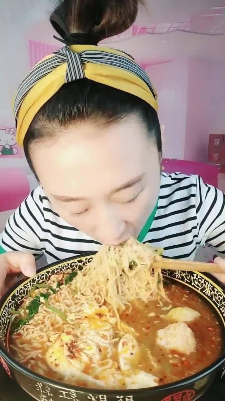 国产剧吃大碗面视频,大碗面视频引发网友热议